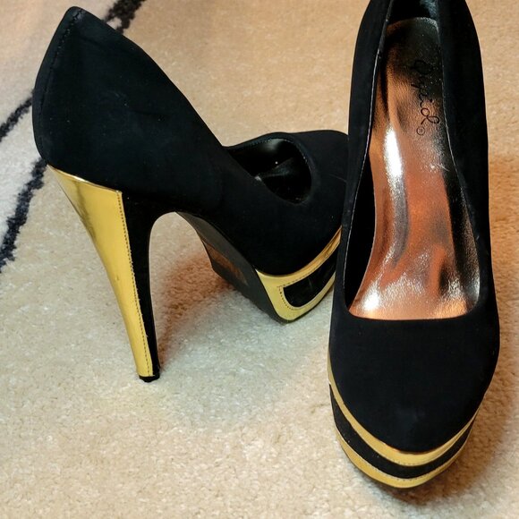 Qupid Shoes - Qupid Black Platform Pumps with Gold Heel Accent | Size 6.5